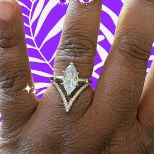 STUNNING 2.87CTTW MARQUIS V 18KT WHITE GOLD ENGAGEMENT RING SIZES 6,7,9,10